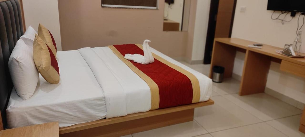 Del Near Igi Airport Hotel 3*